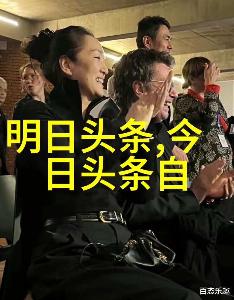 算命真的准吗麦迪娜怀二胎后素颜露面宽松白T难掩孕肚黑眼圈浓厚显憔悴