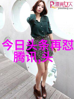 女歌手演绎温馨旋律与感人情景