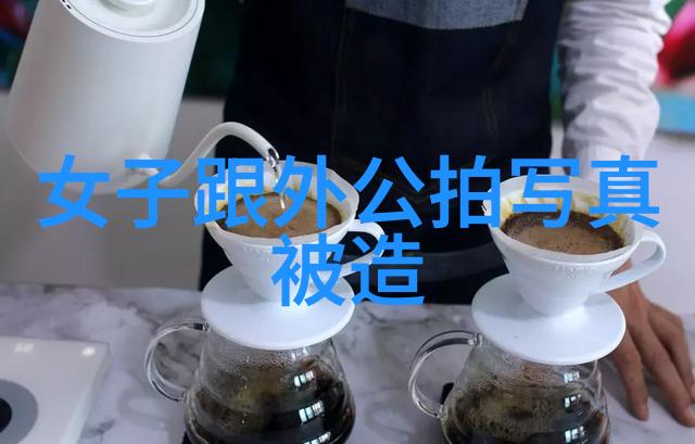 采蜜一对一黄蜂与蜂王的较量